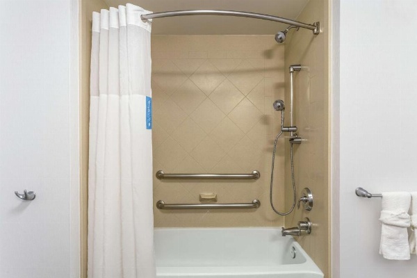 Hampton Inn By Hilton & Suites Chicago-Libertyville image 11